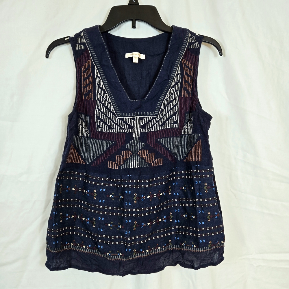 Skies Are Blue Women's Navy Southwestern Geo‎ Embroidered Sleeveless Top Medium